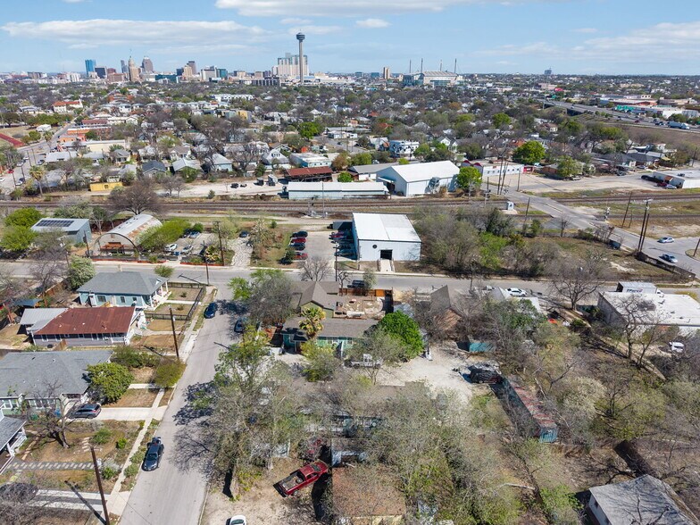More Photos Of 204 Hunstock Ave, San Antonio Multifamily For Sale