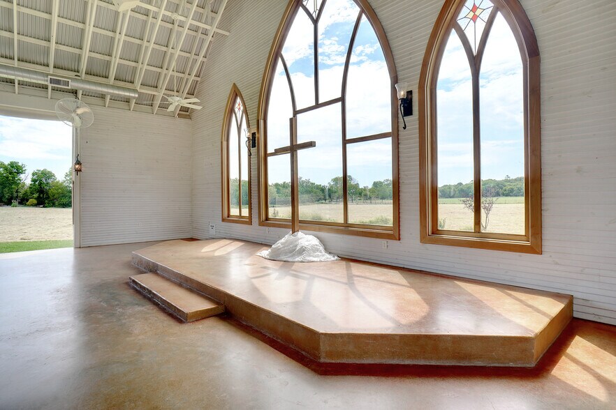 More Photos Of 3002 Azle Hwy, Weatherford Lodge Meeting Hall For Sale