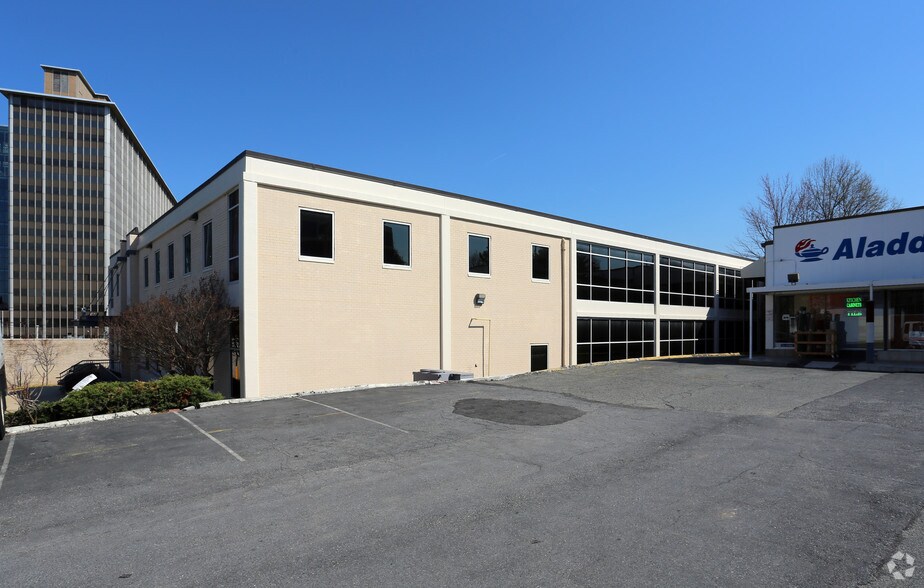 More Photos Of 12345 Parklawn Dr, Rockville Flex For Lease