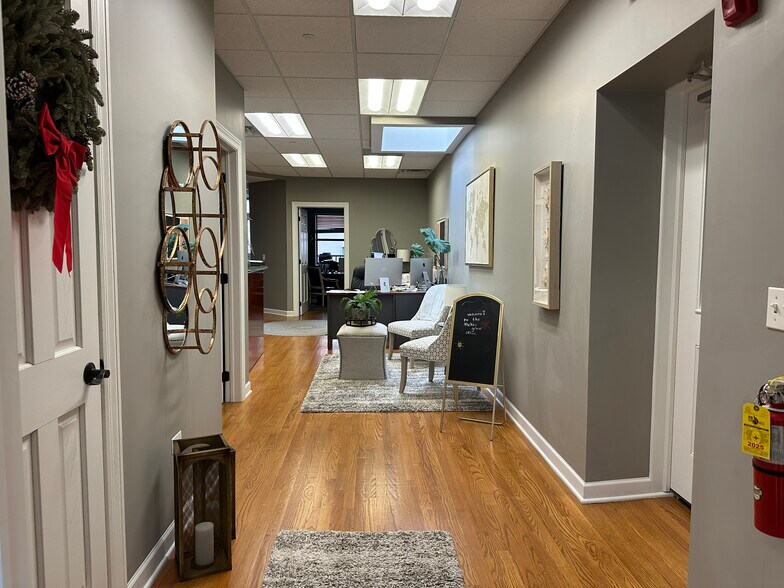 More Photos Of 202 W Main St, St Charles Office For Lease