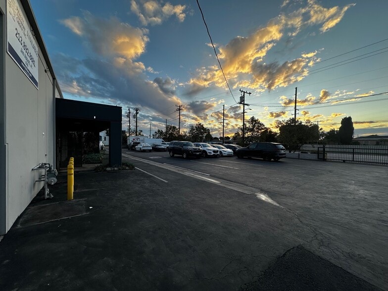 More Photos Of 15610-15630 S Figueroa St, Gardena Warehouse For Lease