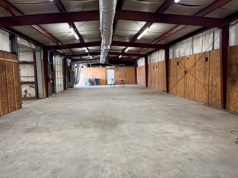 More Photos Of 4628 Commercial Dr, Huntsville Warehouse For Lease
