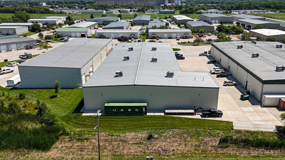 More Photos Of 1941 SW 6th St, Lincoln Warehouse For Sale