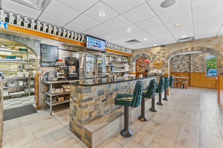 More Photos Of 232 W Moorestown Rd, Wind Gap Restaurant For Sale