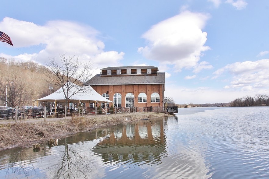 More Photos Of 88-110 Rondout Landing, Kingston Restaurant For Sale