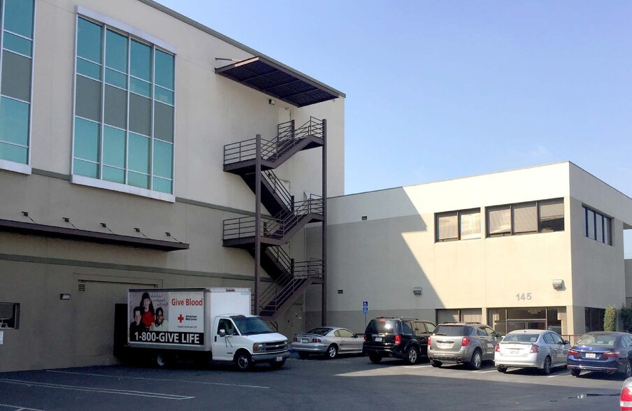 Primary Photo Of 133-145 N Altadena Dr, Pasadena Medical For Lease