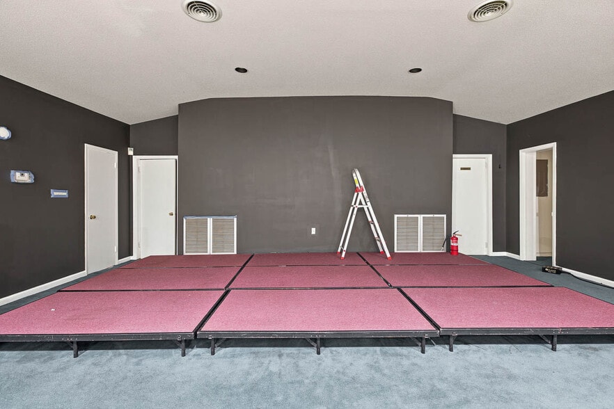 More Photos Of 2625 Reynolds St, Brunswick Flex For Sale