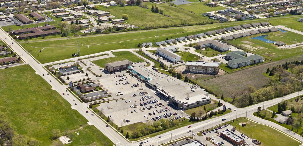 More Photos Of 2705-2811 18th St, Kenosha Storefront For Lease