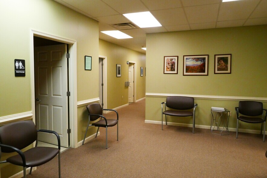 More Photos Of 142 Linden Dr, Winchester Office For Sale