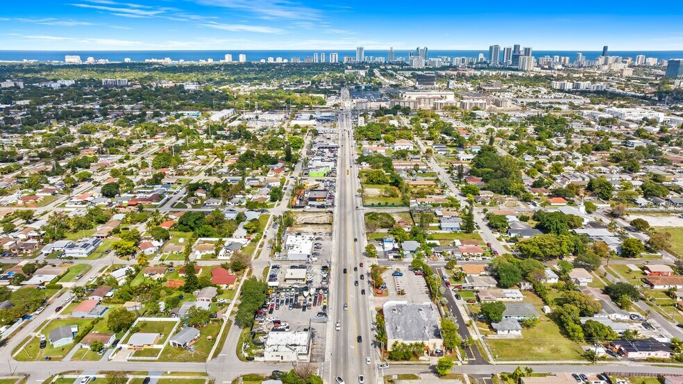 More Photos Of 2461-2471 Pembroke Rd, Hollywood Unknown For Lease