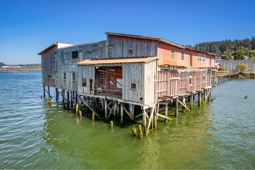 More Photos Of 100 31st St, Astoria Warehouse For Sale