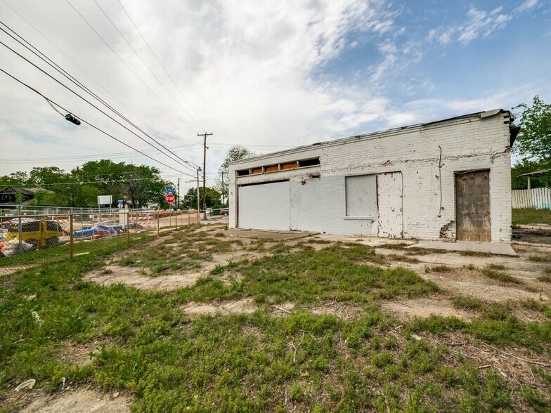 More Photos Of 2602 N Flores St, San Antonio Restaurant For Sale
