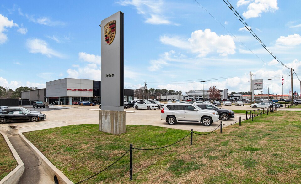 More Photos Of 5385 N I 55 St, Jackson Auto Dealership For Sale