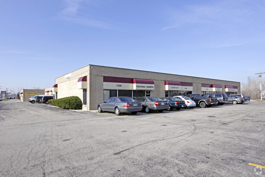 Primary Photo Of 1500-1534 E Algonquin Rd, Arlington Heights Warehouse For Lease