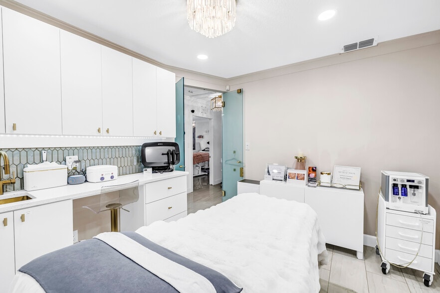 More Photos Of 2200 49th St N, Saint Petersburg Medical For Sale
