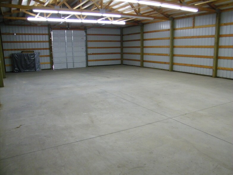 More Photos Of 609 S Fir Ave, Deer Park Supermarket For Sale