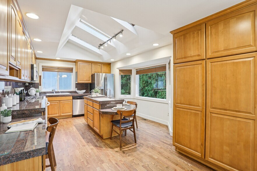 More Photos Of 5733 155th Ave NE, Redmond Apartments For Sale