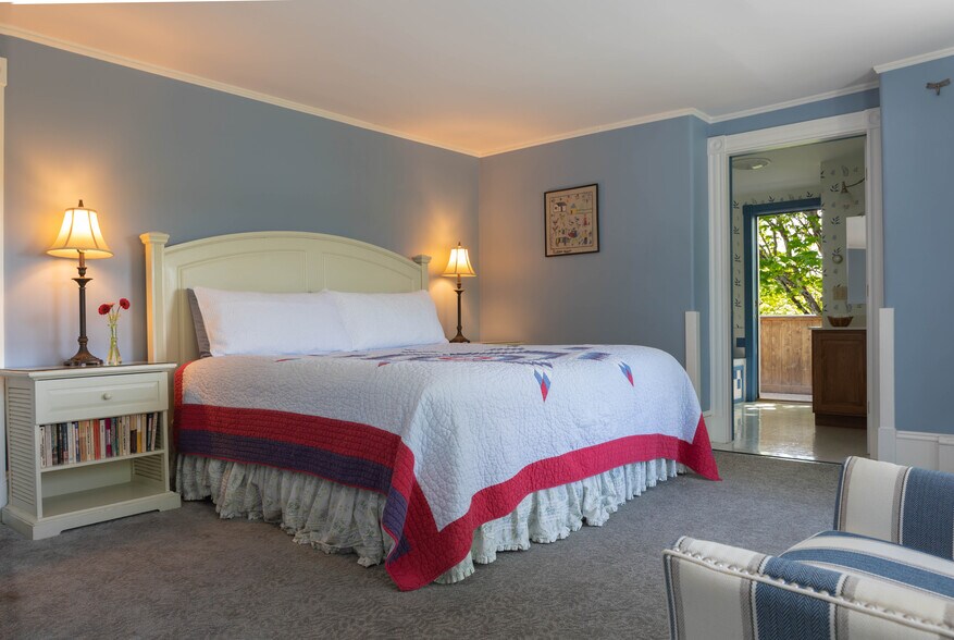 More Photos Of 11 Inn Rd, Hallowell Hospitality For Sale