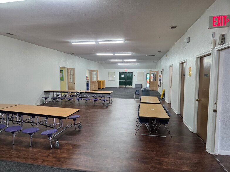 More Photos Of 1339 N Masters Dr, Dallas General Retail For Sale