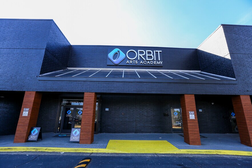 More Photos Of 8610 Roswell Rd, Atlanta Unknown For Lease