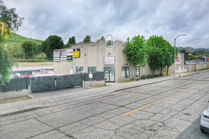 More Photos Of 32203 Castaic Rd, Castaic Freestanding For Lease