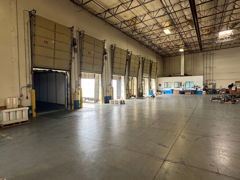 More Photos Of 1459 NW Sundial Rd, Troutdale Warehouse For Lease