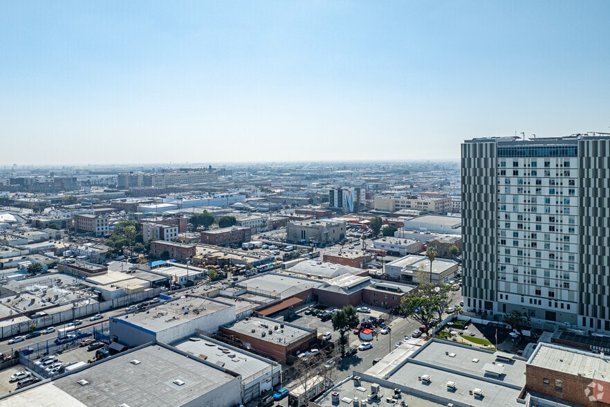 More Photos Of 540 S Crocker St, Los Angeles Industrial For Sale