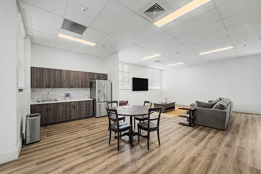 More Photos Of 450 E Willis Rd #71, Chandler Self Storage For Sale