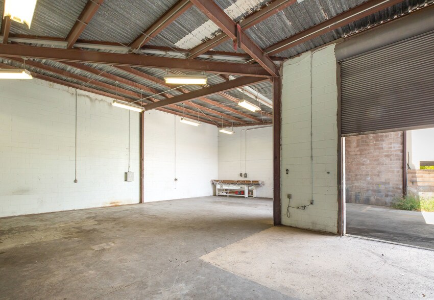 More Photos Of 1125 N King St, Honolulu Storefront Retail Office For Lease