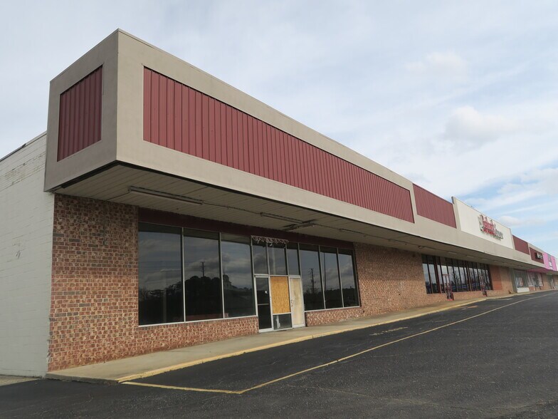 More Photos Of 906-946 Chesterfield Hwy, Cheraw General Retail For Lease