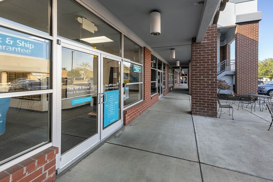 More Photos Of 1143 Oak Ridge Tpke, Oak Ridge Restaurant For Sale