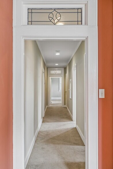 More Photos Of 609 W 7th St, Columbia Office For Sale