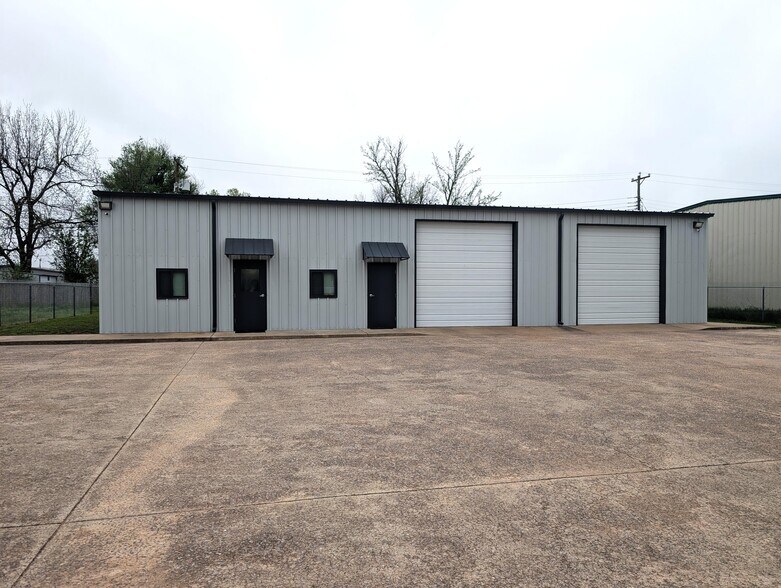 Primary Photo Of 2524 NW 2nd St, Oklahoma City Manufacturing For Sale
