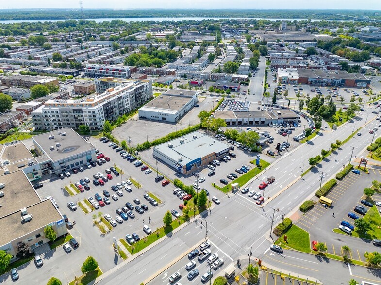 More Photos Of 8600-8610 Boul Newman, Montréal General Retail For Sale