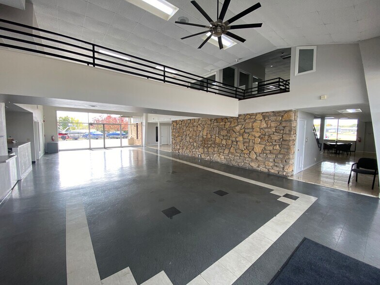 More Photos Of 11900 E 350 Hwy, Raytown Service For Sale