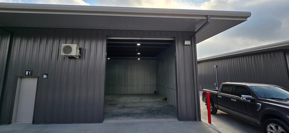 Primary Photo Of 19021 McKenzie Ln, Porter Warehouse For Lease