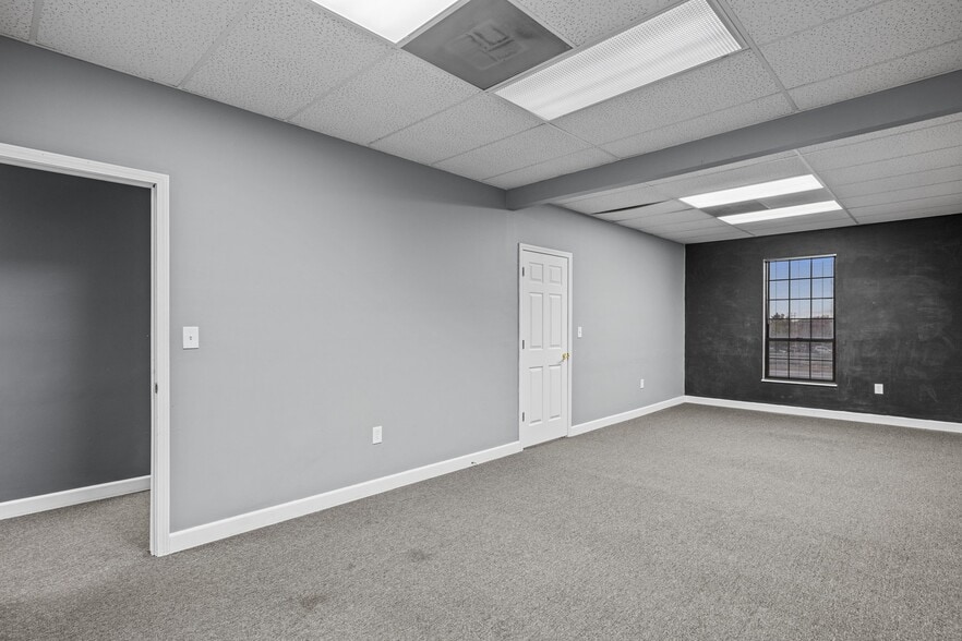 More Photos Of 4171-4193 Crescent Dr, Saint Louis Medical For Sale