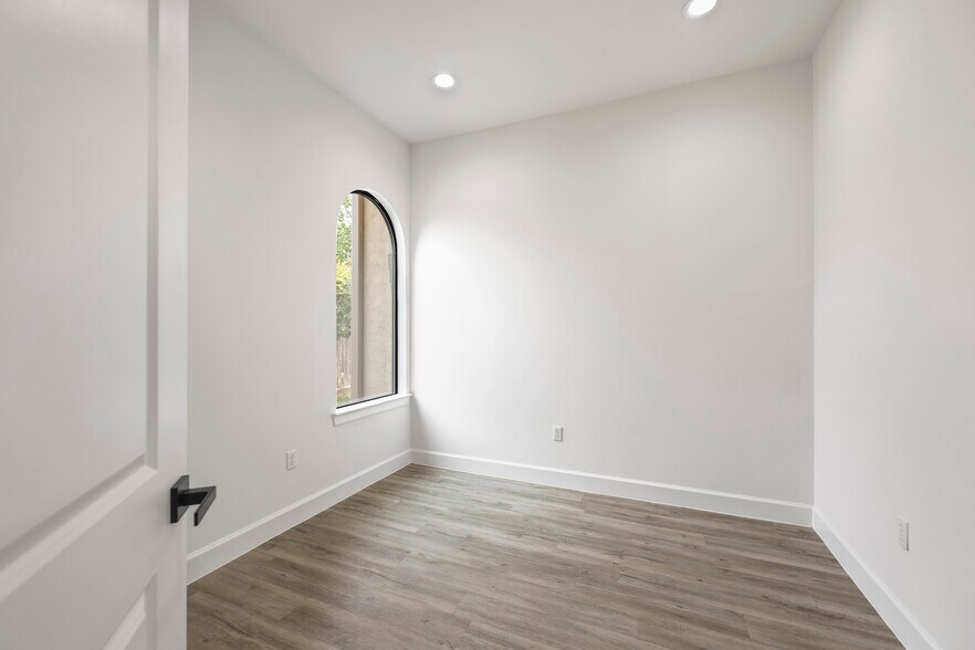 More Photos Of 284 Ed English Dr, Shenandoah Medical For Sale