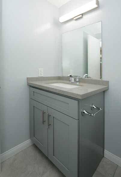 More Photos Of 527 W 9th St, San Pedro Storefront Retail Office For Sale