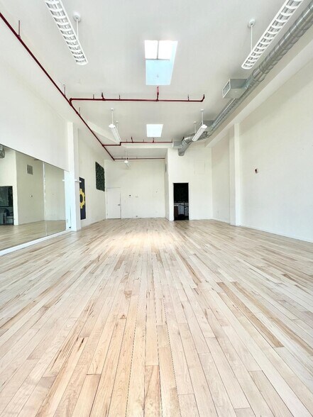 More Photos Of 11-11 44th Rd, Long Island City Office For Sale