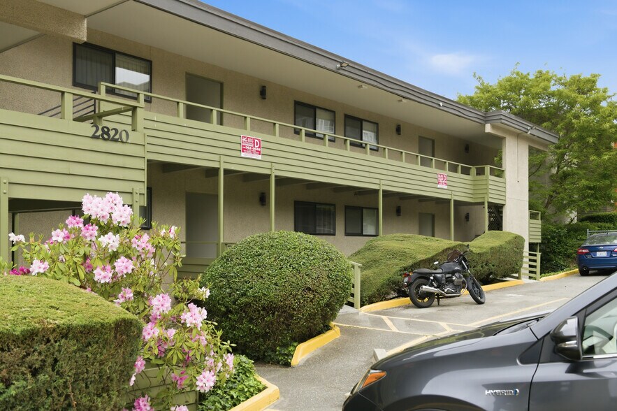 More Photos Of 2820 15th W, Seattle Apartments For Sale