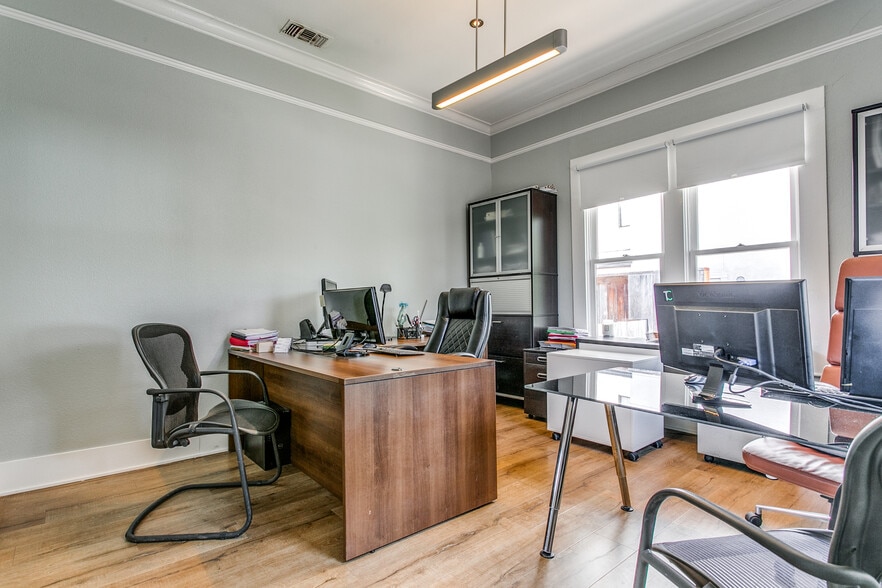More Photos Of 105 Montclair Ave, San Antonio Medical For Sale