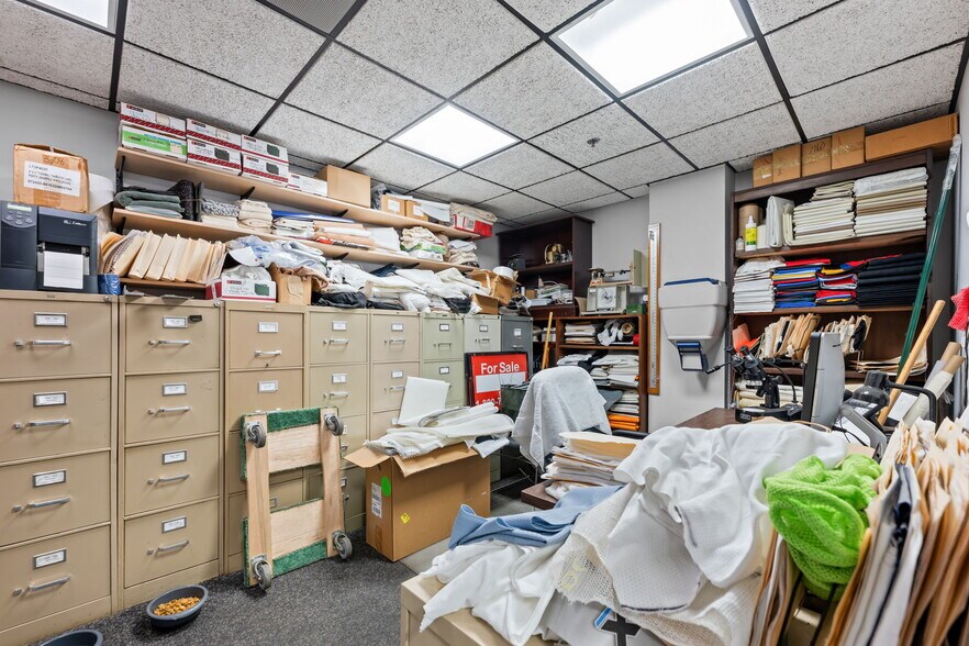 More Photos Of 312 W Luther Ave, Liberty Manufacturing For Sale