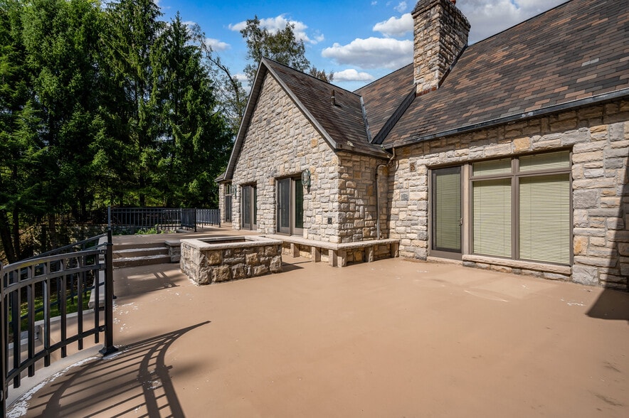 More Photos Of 1700 Forker Blvd, Hermitage Specialty For Sale