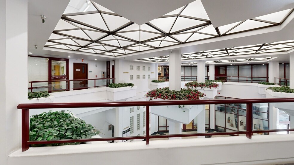 More Photos Of 725 Kapiolani Blvd, Honolulu Office For Sale