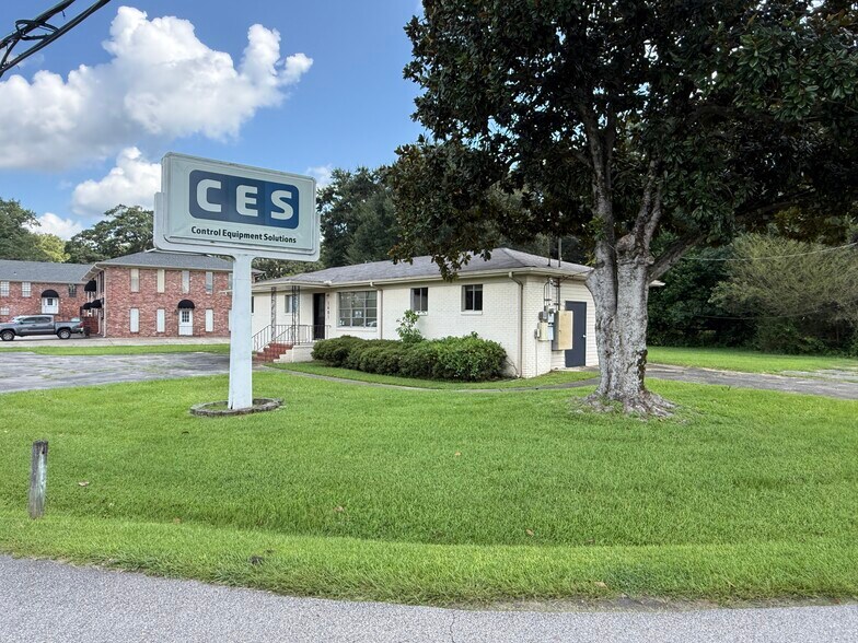 More Photos Of 1401 Thompson Cir, Gardendale Office For Sale