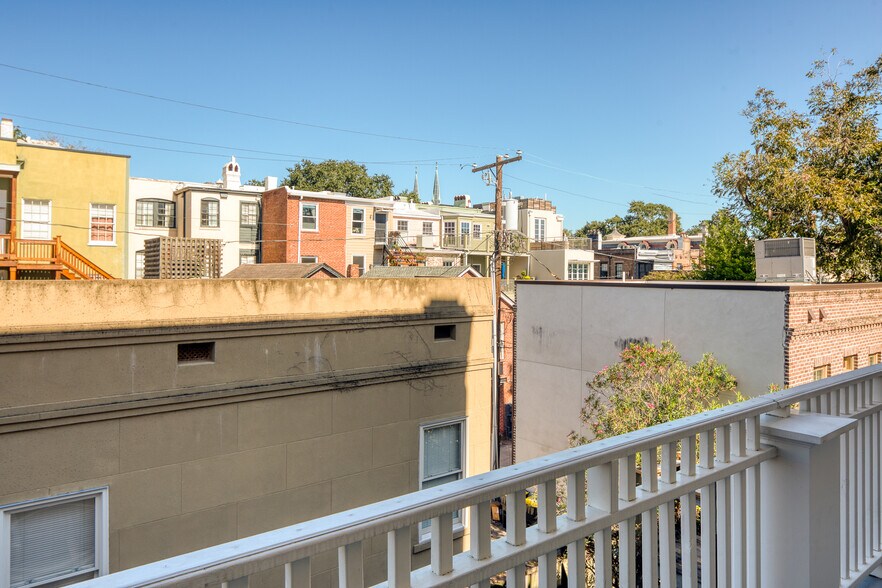 More Photos Of 14 E Taylor St, Savannah Specialty For Sale