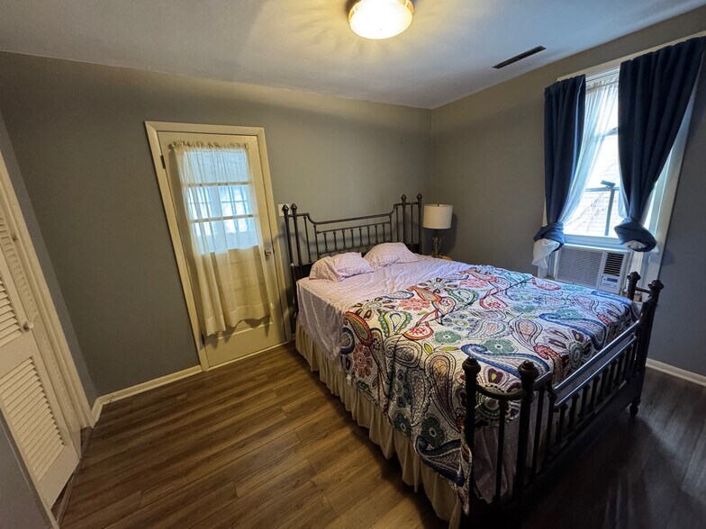 More Photos Of , Topeka Unknown For Sale