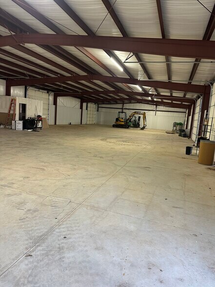 More Photos Of 220 Silver Ln, Edmond Warehouse For Lease