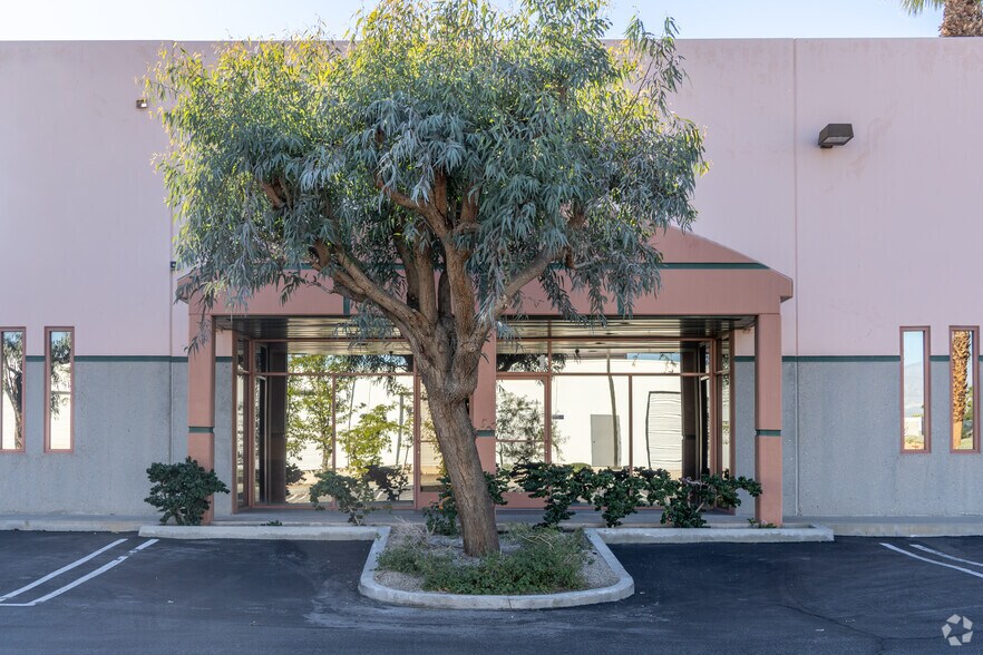 More Photos Of 820 Research Dr, Palm Springs Light Distribution For Lease